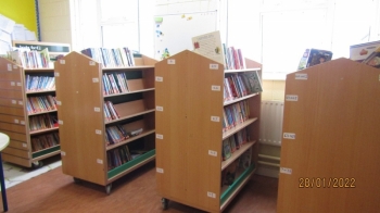 See the levels on the sides of the bookshelves!